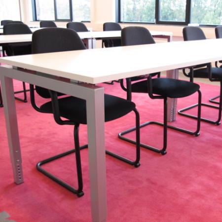 (MDK-101620) Kwadrant bureau 160 x 80 cm met aluminium frame, Huis en Inrichting, Bureaus, Bureau, Nieuw, In hoogte verstelbaar
