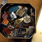 Draagspeld Grote partij Speldjes in 3 Albums + 3 Blikken -