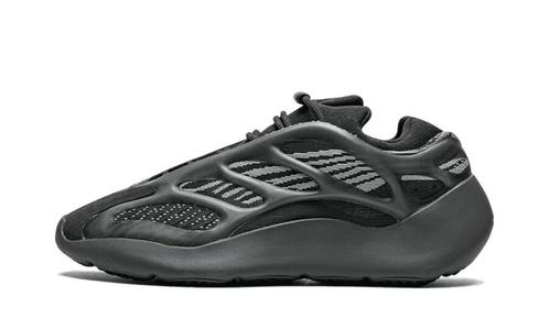 Yeezy Boost 700 V3 Dark Glow, Kleding | Heren, Schoenen
