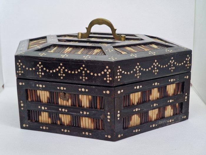 Sieradendoos - Hout, Stekels van een zee-egel en bot, Antiek en Kunst, Kunst | Niet-Westerse kunst