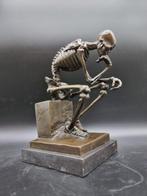 Beeld, Large Bronze Skeleton Thinker - 25 cm - Brons, Marmer