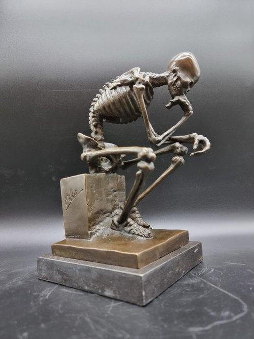 Beeld, Large Bronze Skeleton Thinker - 25 cm - Brons, Marmer, Antiek en Kunst, Kunst | Designobjecten