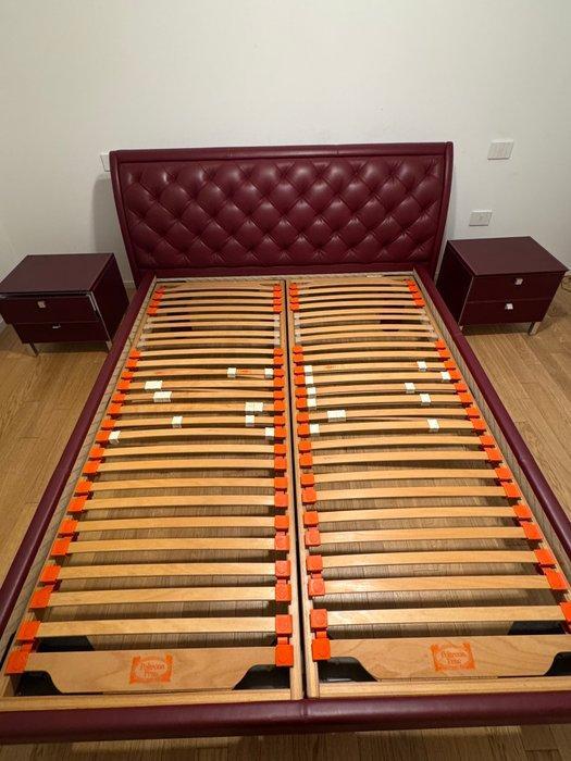 Poltrona Frau - Bed - Leder, Hout, Metaal, Antiek en Kunst, Kunst | Designobjecten