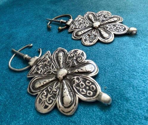 Een zoet paar Amazigh speldjes - Zilver - Marokko - Begin, Antiek en Kunst, Kunst | Niet-Westerse kunst