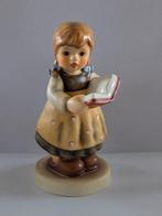 Goebel - Beeld, M.I. Hummel meisje met boek - 9.5 cm -