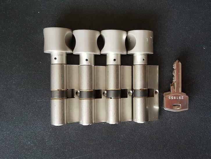 4 gelijke knopcilinders 60 mm 30/30  6 genummerde sleutels, Doe-het-zelf en Verbouw, Hang- en Sluitwerk, Nieuw, Koper of Messing