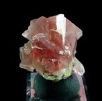Roze fluoriet met calciet paperspath en kwarts splinter