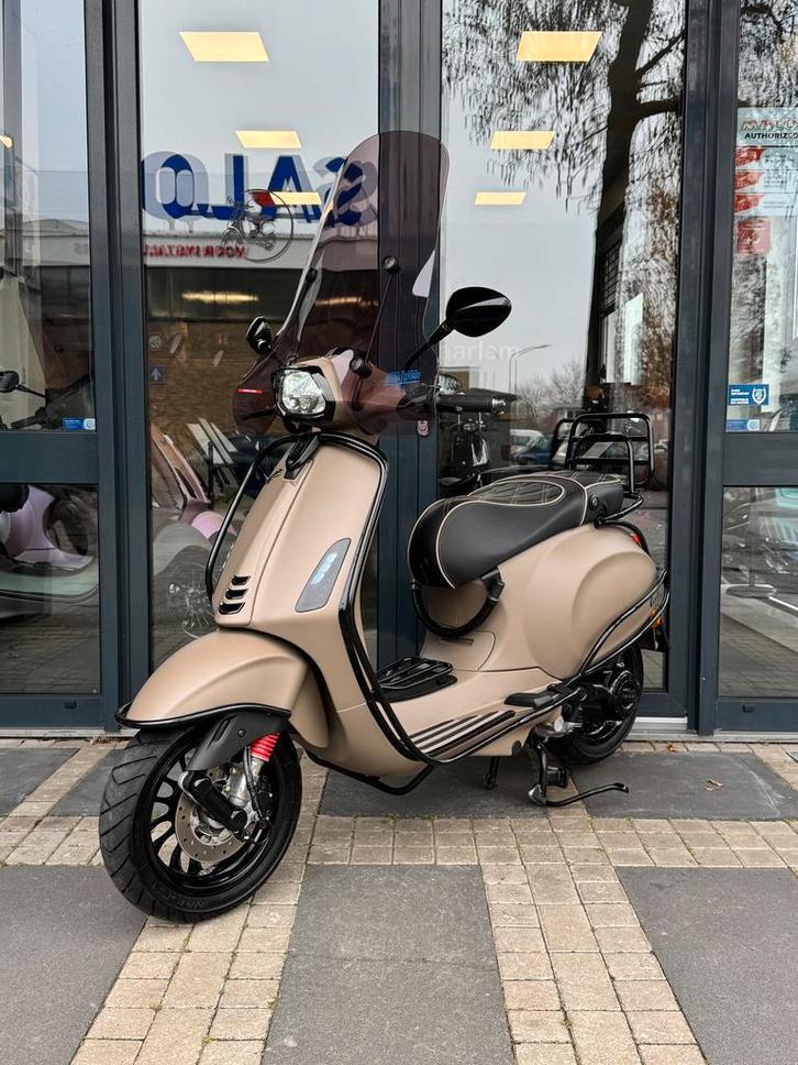 Vespa Sprint IGET E4 brom/snor custom desert storm. 3300km!, Fietsen en Brommers, Scooters | Vespa, Maximaal 45 km/u, Overige modellen