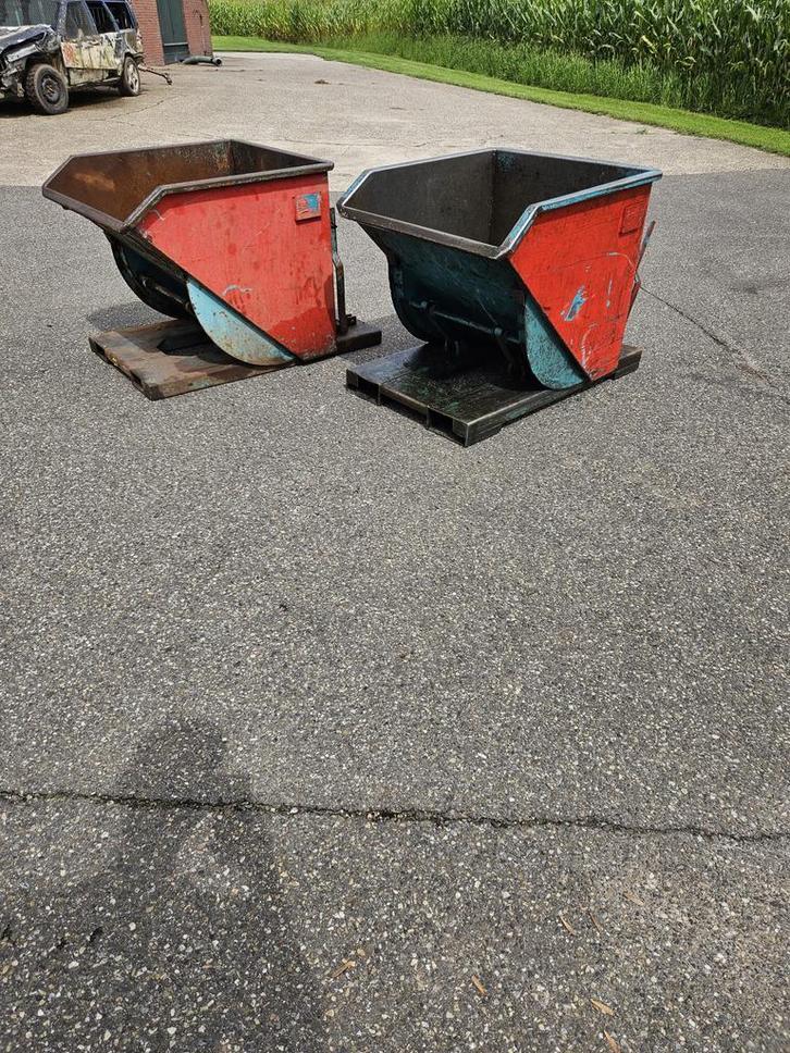 Kiepbak kantelbak spanenbak heftruck 300 liter, Zakelijke goederen, Machines en Bouw | Heftrucks en Intern transport, Voorzetapparatuur