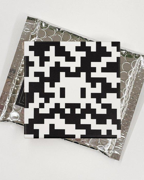 Invader (1969) - Camo Tile, Black version (2024), Antiek en Kunst, Kunst | Designobjecten