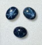 Kavel van 3 cabochon blauwe stersaffieren, 6 stralen. 11,13