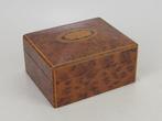 Doos - Wortelnotenhout - Inlay sieradendoosje