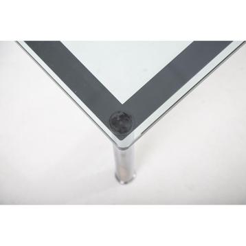 Originele Cassina LC-10 salon tafels gebruikt 140x140 70x70 beschikbaar voor biedingen
