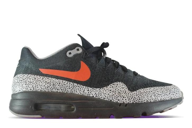 Nike Air Max 1 iD Flyknit Black Safari • 44.5, Kleding | Heren, Schoenen, Sneakers of Gympen, Ophalen of Verzenden