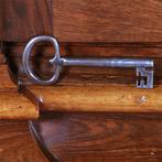 Koloniale kast  ca 1700  museale kwaliteit in massief paliss, Antiek en Kunst, Ophalen of Verzenden