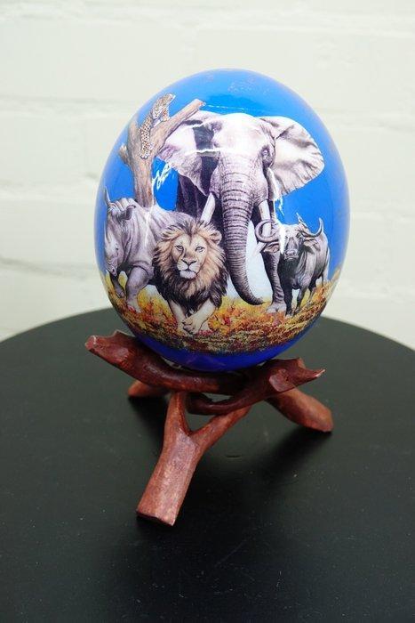 Decorated Ostrich Egg with stand Taxidermie volledige, Verzamelen, Dierenverzamelingen
