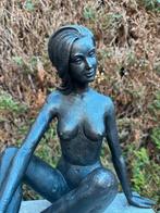 Bronzen Beeld Zittend Naakt Vrouw - Sculptuur - Interieur, Tuin en Terras, Tuinbeelden, Nieuw, Mensenbeeld, Metaal, Verzenden