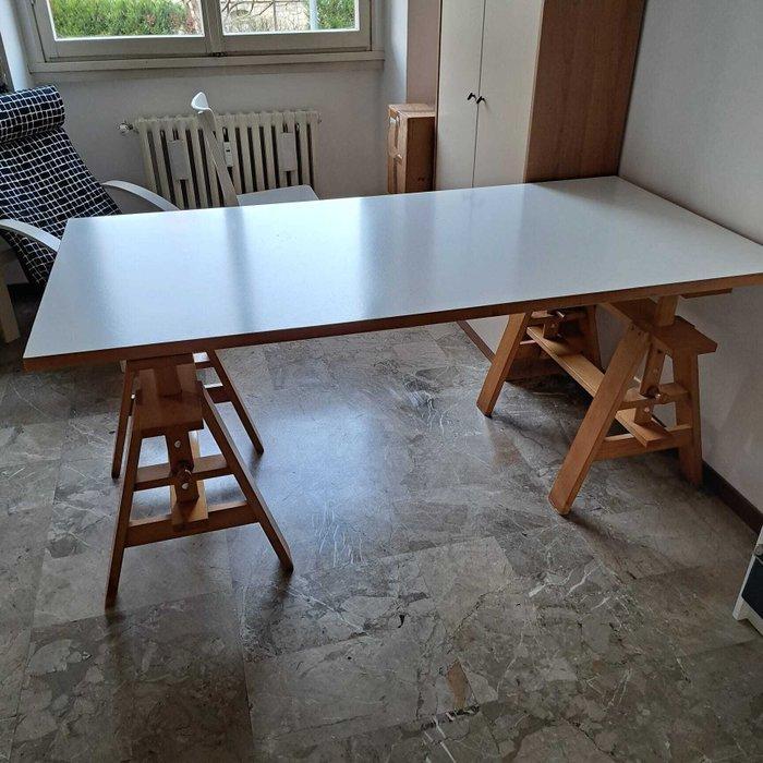 Zanotta - Eettafel - Tafel met klemmen - Hout, MDF - Modello, Antiek en Kunst, Kunst | Designobjecten