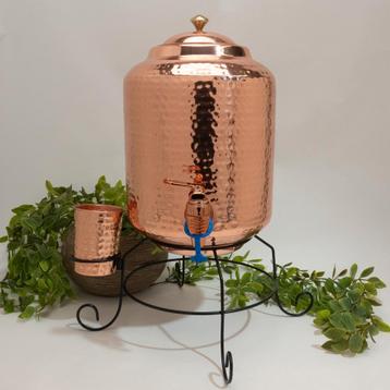 Puur koperen watertank ± 8 liter met standaard en 1 beker beschikbaar voor biedingen