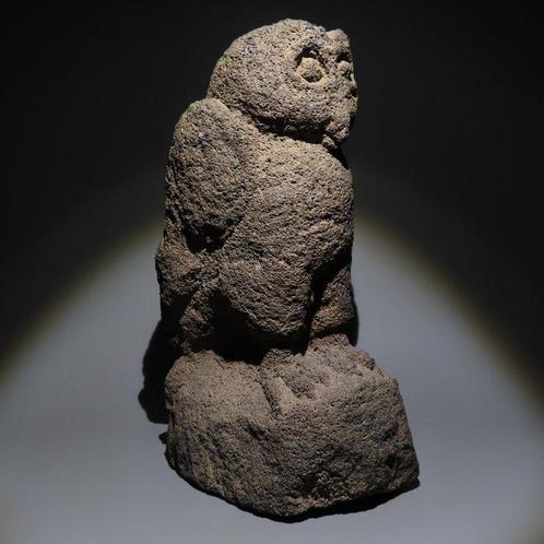 Azteken Vulkanisch gesteente Beeld van een uil. 1200-1500, Verzamelen, Mineralen en Fossielen