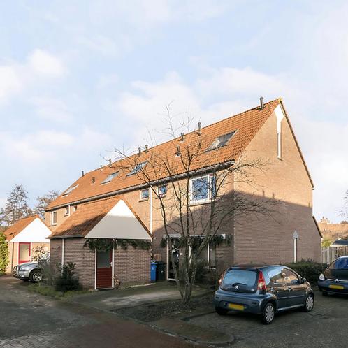 Eengezinswoning met tuin en parkeerplaats aan Herberg 63, Huizen en Kamers, Garages en Parkeerplaatsen