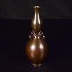 Bronzen vaas met aangebracht bladmotief - Brons - Masaharu, Antiek en Kunst