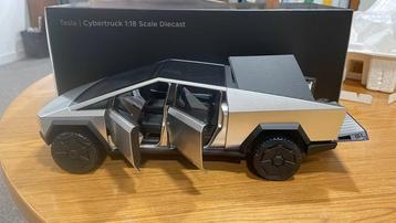 Kyosho 1:18 - Modelauto - Tesla Cybertruck - Dealer-editie beschikbaar voor biedingen