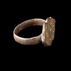 Norman Bronzen vinger-ring versierd met cirkels en stippen