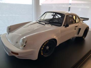 Spark 1:8 - Modelauto - Porsche 911RSR 1974 beschikbaar voor biedingen