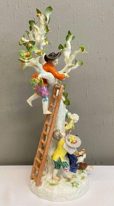 Meissen - Beeldje - The Apple Picking - Porselein, Antiek en Kunst, Antiek | Glas en Kristal