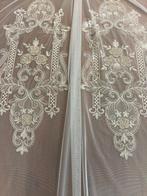 Weelderig geborduurd tule met bloemmotieven - Gordijnstof -