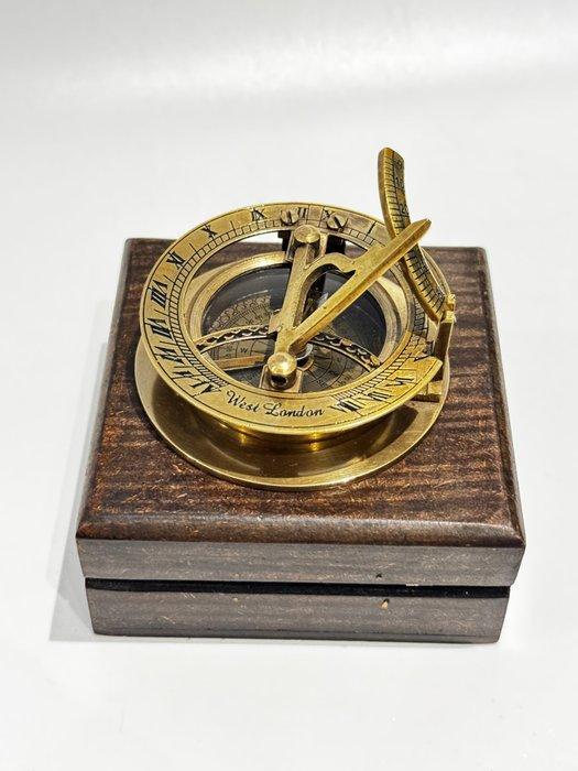 Kompas - Verguld messing - “West London Brass Sundial, Antiek en Kunst, Curiosa en Brocante