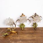 Wandkandelaar (3) - Floraal detail lampenkap met bloemknop -