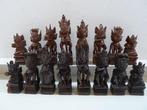 Jeu déchecs Bali et echiquier coffret entierement sculpté, Antiek en Kunst, Curiosa en Brocante