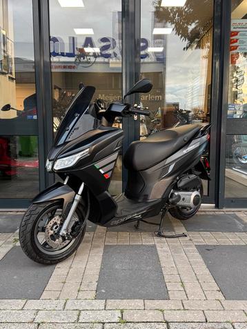 Aprilia SXR 50 2024 met maar 3800km! beschikbaar voor biedingen