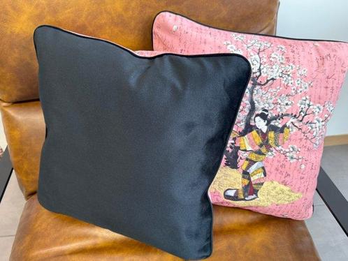 Set van fluwelen hoezen – Geisha onder de kersenboom op een, Antiek en Kunst, Curiosa en Brocante
