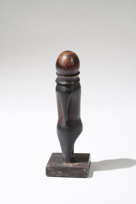 Een botbeeldhouwwerk - { - Togo (Zonder Minimumprijs), Antiek en Kunst, Kunst | Niet-Westerse kunst