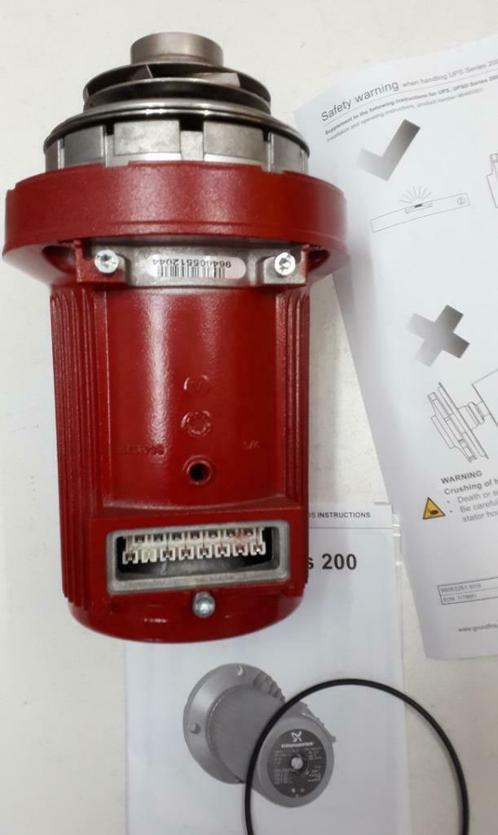 GRUNDFOS UPS 32-120 POMP KOP NIEUW 400V-415V MET FACTUUR BTW, Doe-het-zelf en Verbouw, Verwarming en Radiatoren, Nieuw, Ophalen of Verzenden