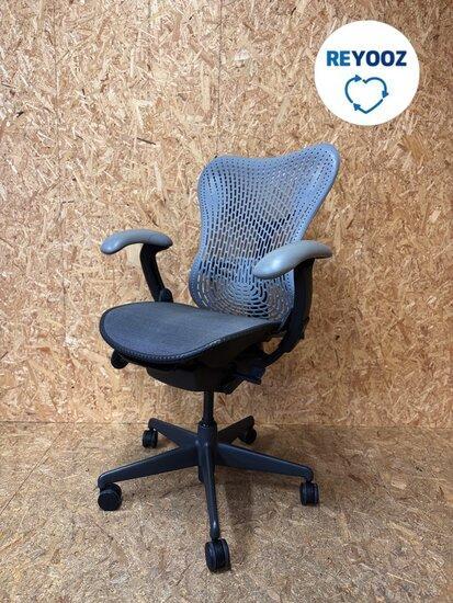 Bureaustoel Herman Miller Mirra - grijs - re-use, Zakelijke goederen, Kantoor en Winkelinrichting | Kantoormeubilair en Inrichting