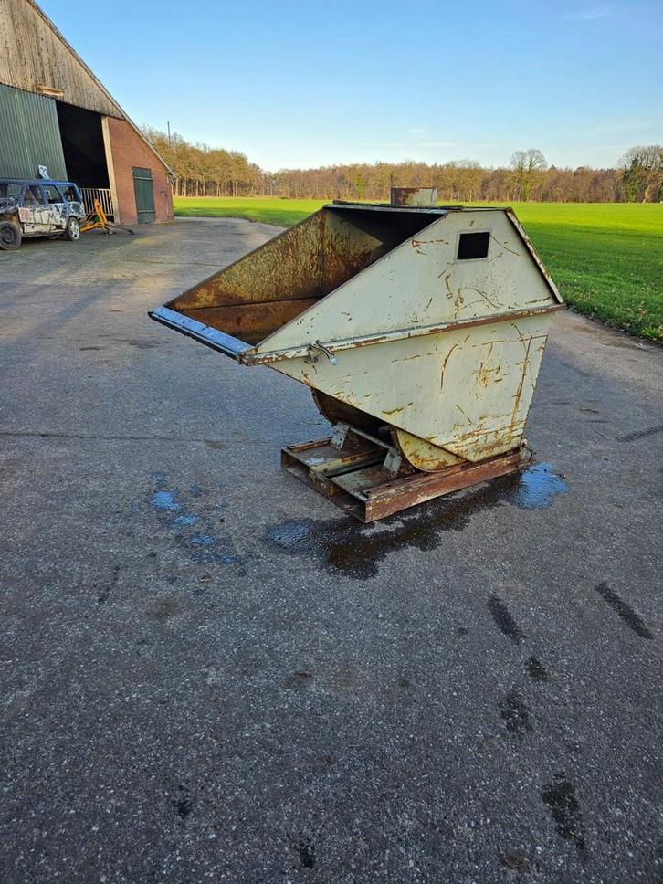 Kiepbak kantelbak spanenbak heftruck 1000 liter, Zakelijke goederen, Machines en Bouw | Heftrucks en Intern transport, Voorzetapparatuur