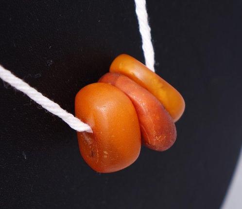 Drie amber kralen - 12,61 g - Amber - Mauritanië - 19e eeuw, Antiek en Kunst, Kunst | Niet-Westerse kunst