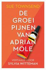 9789493189492 Adrian Mole - De groeipijnen van Adrian Mole, Boeken, Sue Townsend, Zo goed als nieuw, Verzenden
