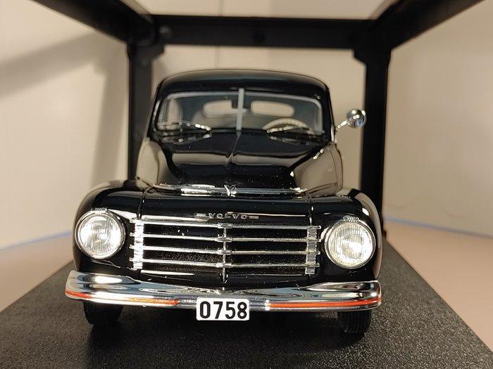 Cult Scale Models 1:18 - Model sedan - Volvo PV444 - 1947, Hobby en Vrije tijd, Modelauto's | 1:5 tot 1:12
