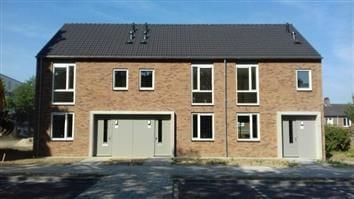 Eengezinswoning, hoekwoning in Maastricht met 4 kamer(s) beschikbaar voor biedingen