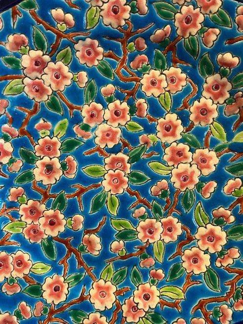 Bord - Emaux de Longwy - Aardewerk en cloisonné-emaille, Antiek en Kunst, Antiek | Glas en Kristal