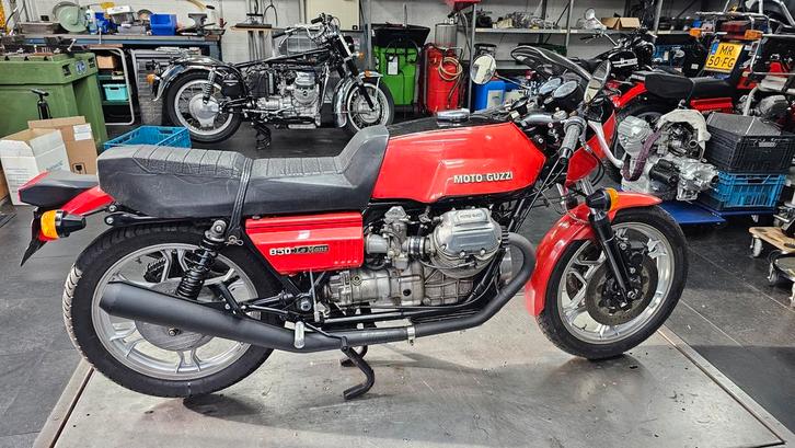 Moto Guzzi 850 Le Mans, Motoren, Motoren | Oldtimers, Sport, 2 cilinders, meer dan 35 kW, Ophalen