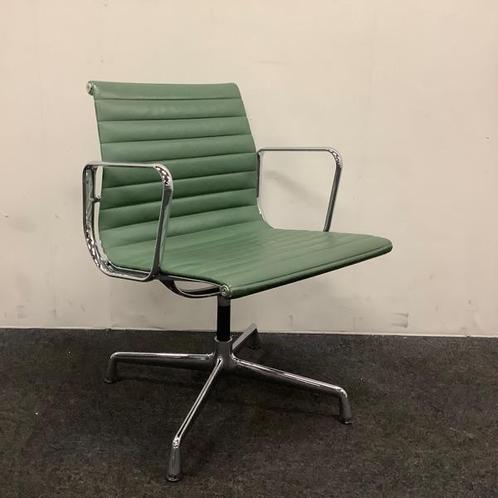 Design stoel, Vitra Eames EA 108, groen leder, Huis en Inrichting, Stoelen, Eén, Gebruikt, Leer, Ophalen of Verzenden