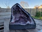 NRP: Hoofdkwartier Amethistkathedraal - Geode Amethist -, Verzamelen, Mineralen en Fossielen