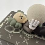 Kaws (1974) - Holiday Shanghai (brown) - glow in dark, Antiek en Kunst, Kunst | Schilderijen | Modern