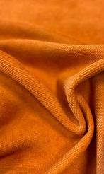 Prestigieus, robuust weefsel, maar uiterst zacht, van oranje